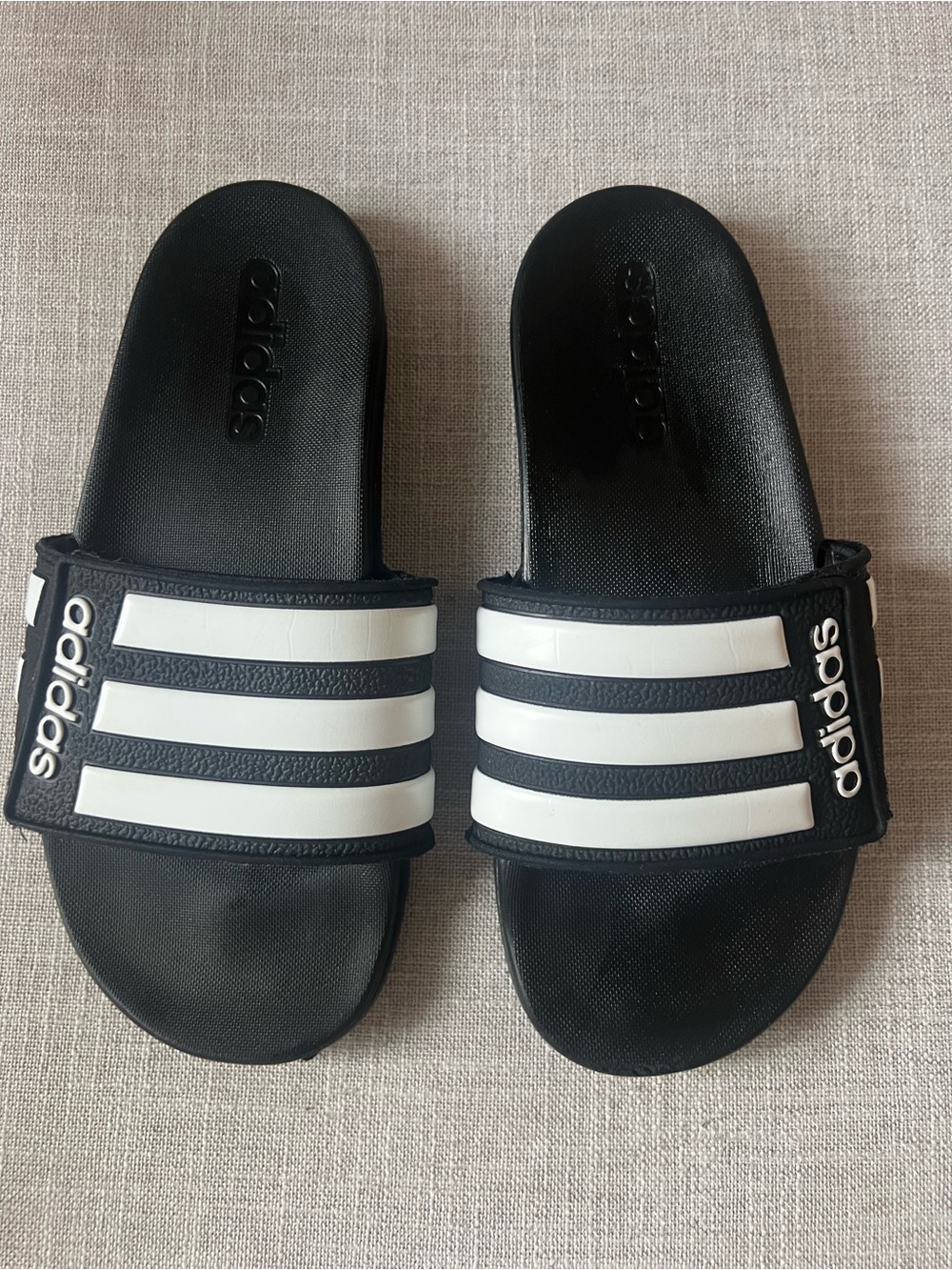 adidas Black/White Slide Sandals, Boys/kids 4, logo casual sporty active